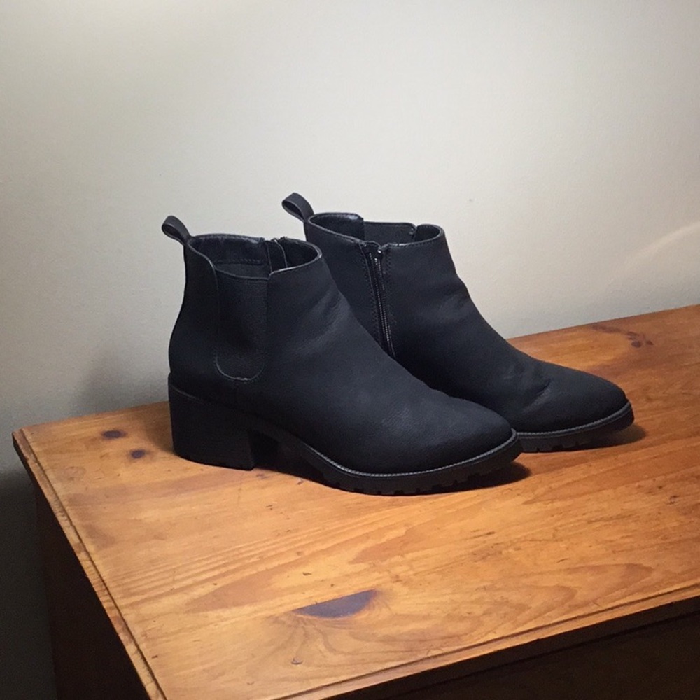 Gap Treaded Chelsea Boots Size 8